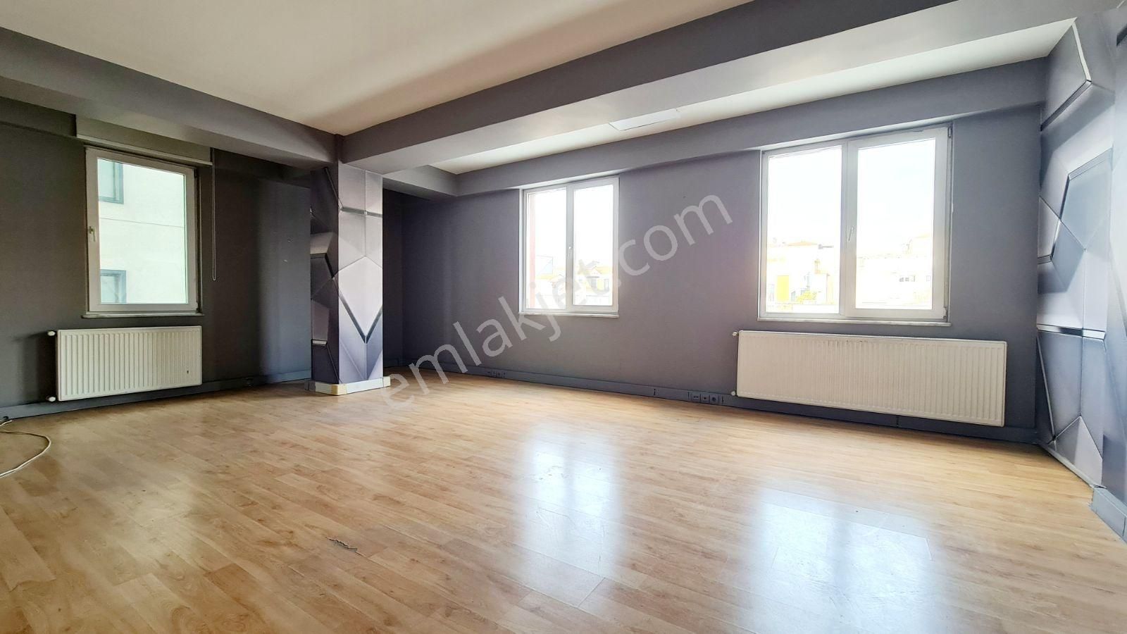 Hat Boyunda Dudullu Bostancı Metrosuna 5dk.mesafe 300m²/ Tüm Kat - Görsel 20