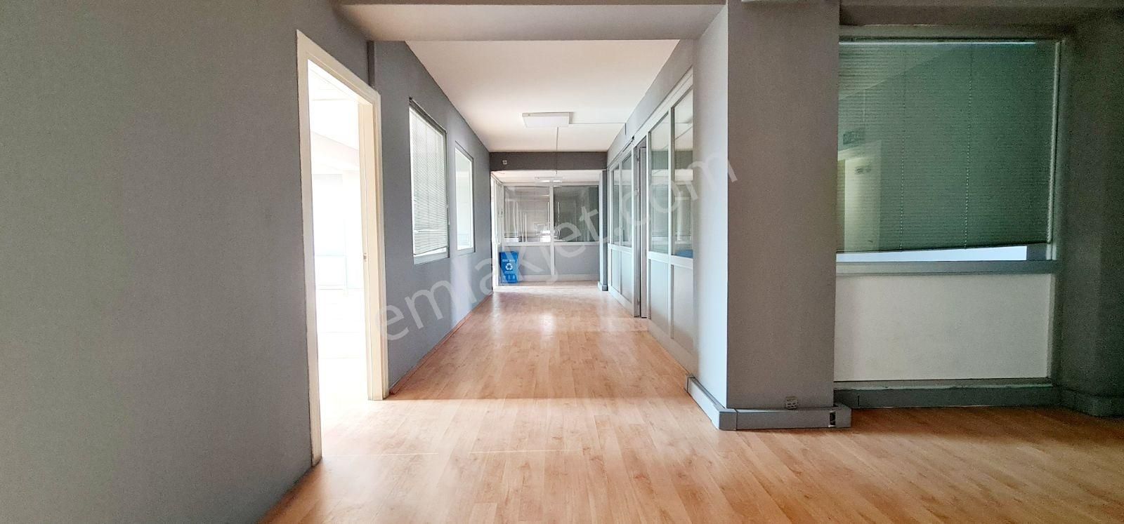 Hat Boyunda Dudullu Bostancı Metrosuna 5dk.mesafe 300m²/ Tüm Kat - Görsel 7