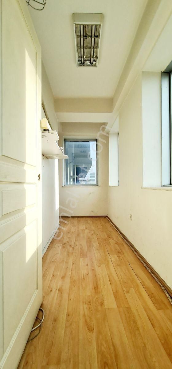 Hat Boyunda Dudullu Bostancı Metrosuna 5dk.mesafe 300m²/ Tüm Kat - Görsel 2