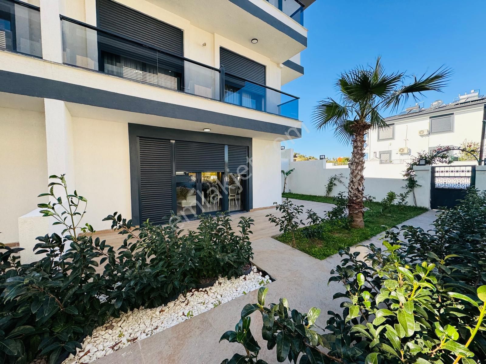 Didimde Satılık Havuzlu Ful Eşyalı İki Tane Bahçeli Lüks Villa - Görsel 3