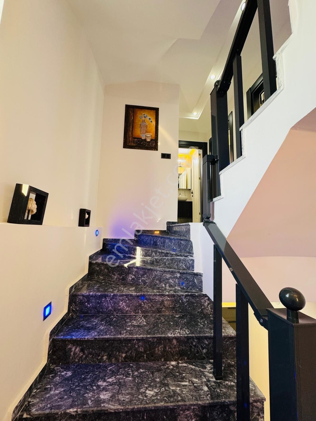 Didimde Satılık Havuzlu Ful Eşyalı İki Tane Bahçeli Lüks Villa - Görsel 30