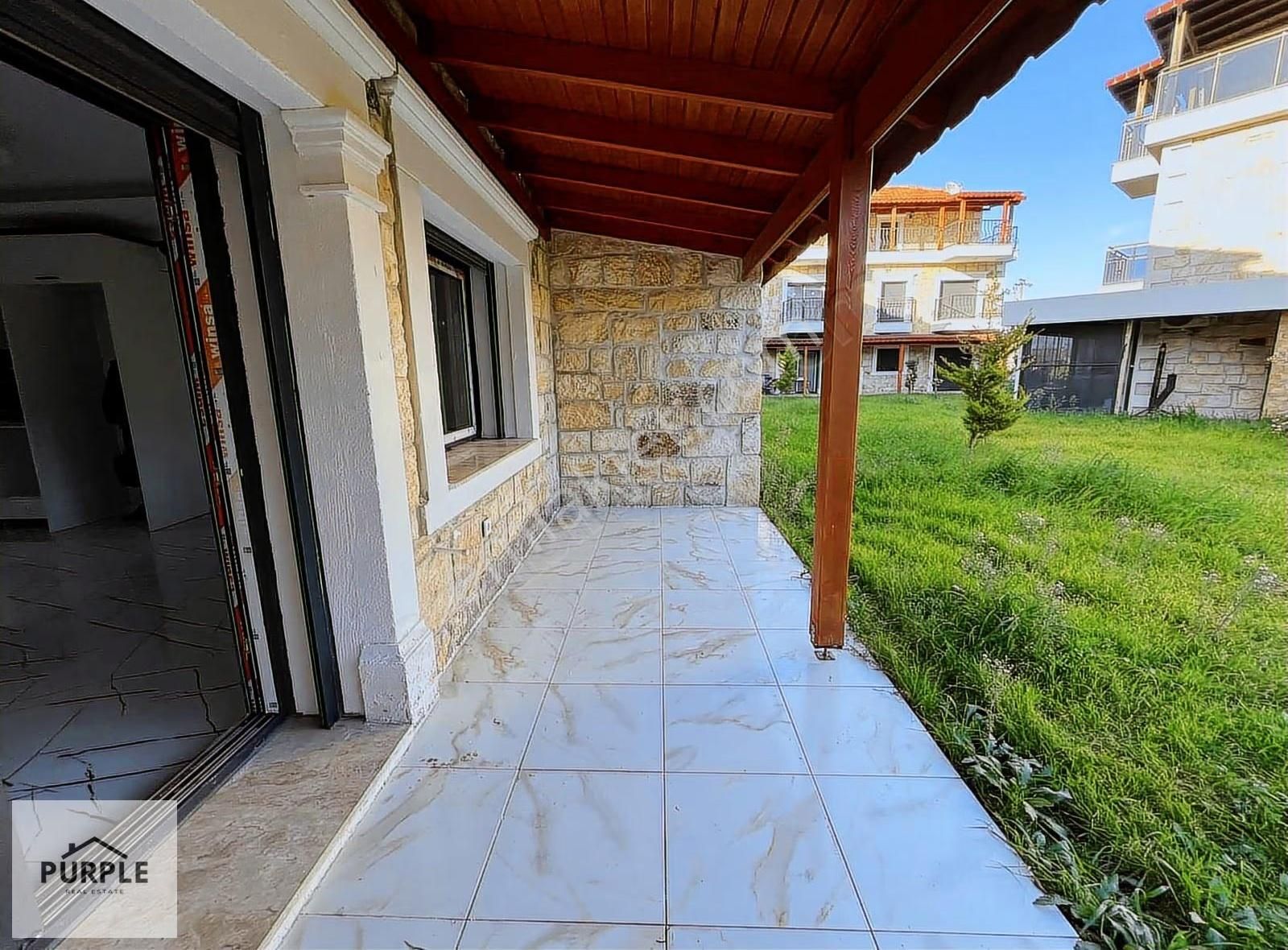 Yenifoça Merkezi Konum 4+1 Satılık Tripleks Villa - Görsel 16