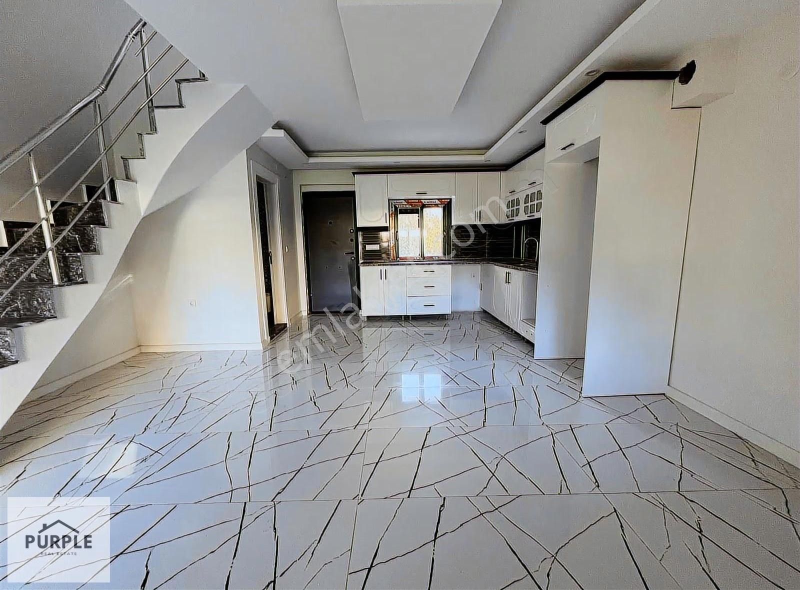 Yenifoça Merkezi Konum 4+1 Satılık Tripleks Villa - Görsel 24