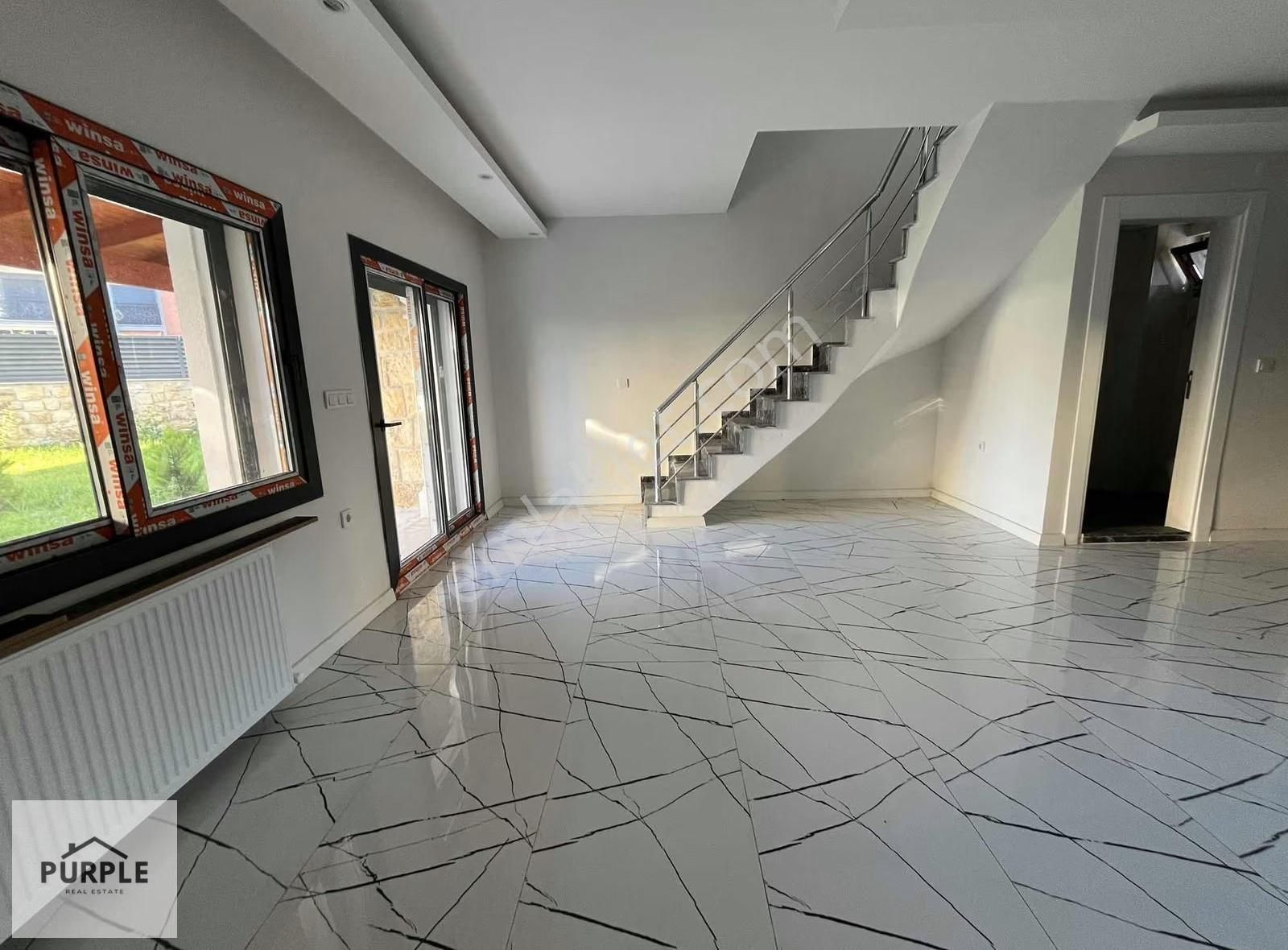 Yenifoça Merkezi Konum 4+1 Satılık Tripleks Villa - Görsel 13