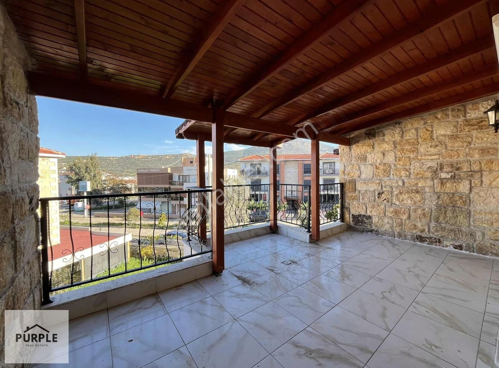 Yenifoça Merkezi Konum 4+1 Satılık Tripleks Villa - Görsel 6