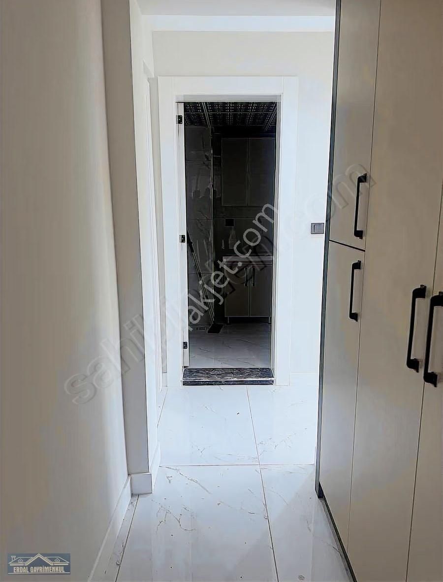 Sırakapılarda İçi Komple Yenilenmiş 3+1 Daire - Görsel 35