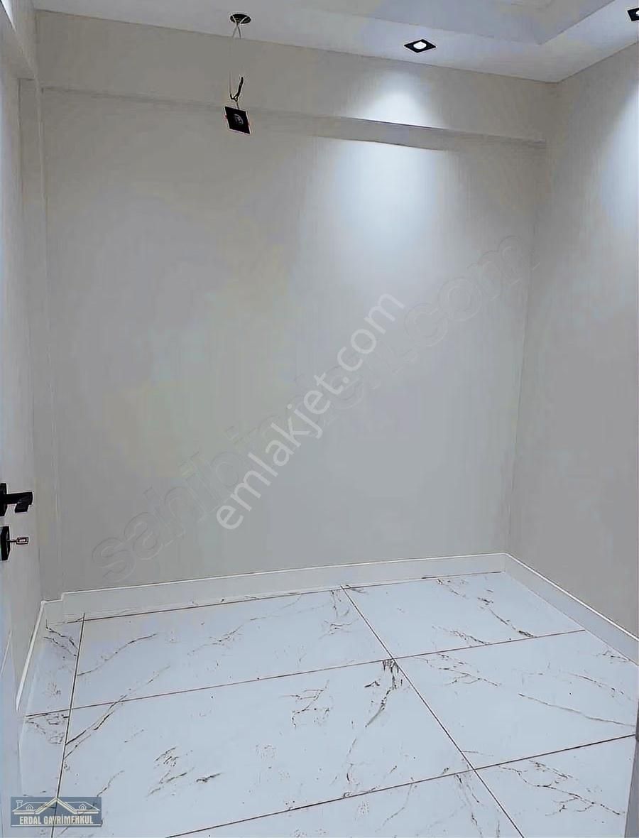 Sırakapılarda İçi Komple Yenilenmiş 3+1 Daire - Görsel 22