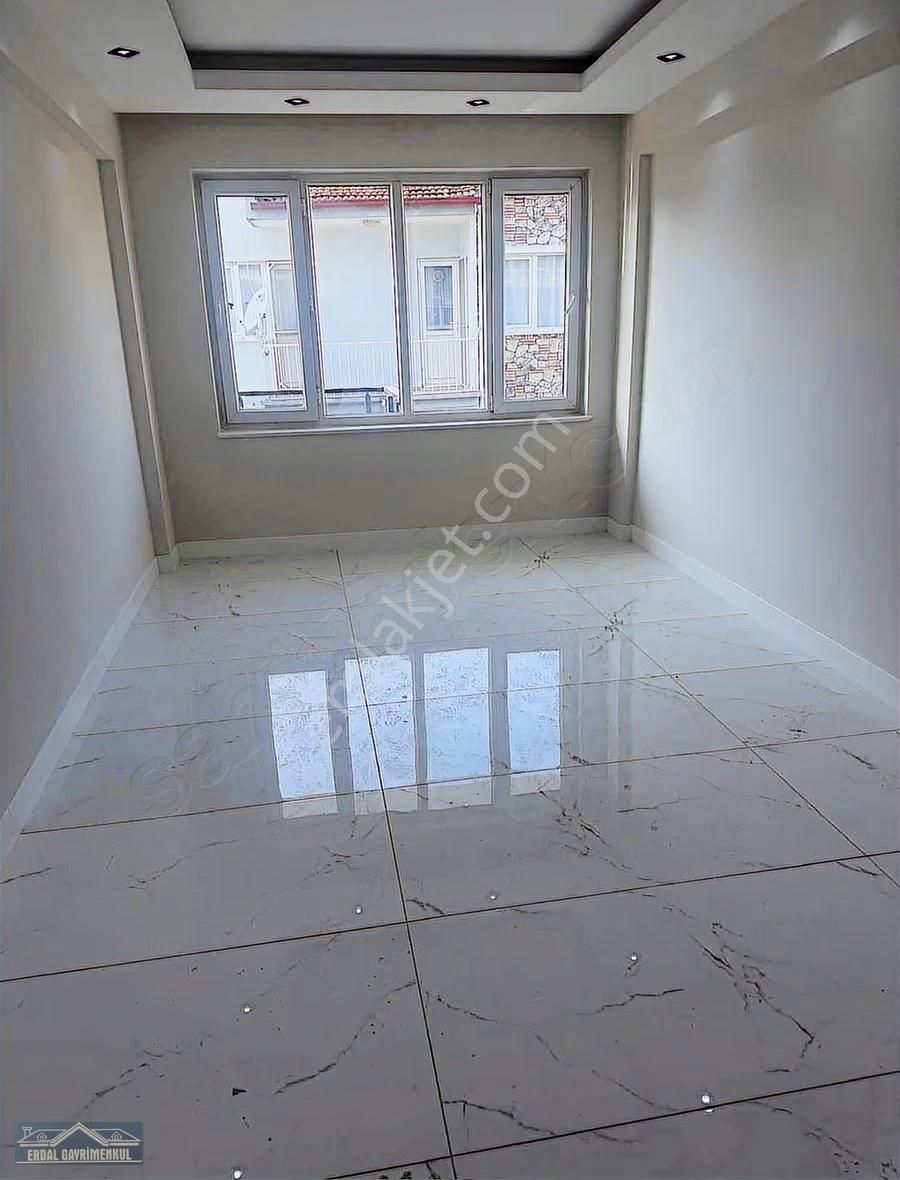 Sırakapılarda İçi Komple Yenilenmiş 3+1 Daire - Görsel 14