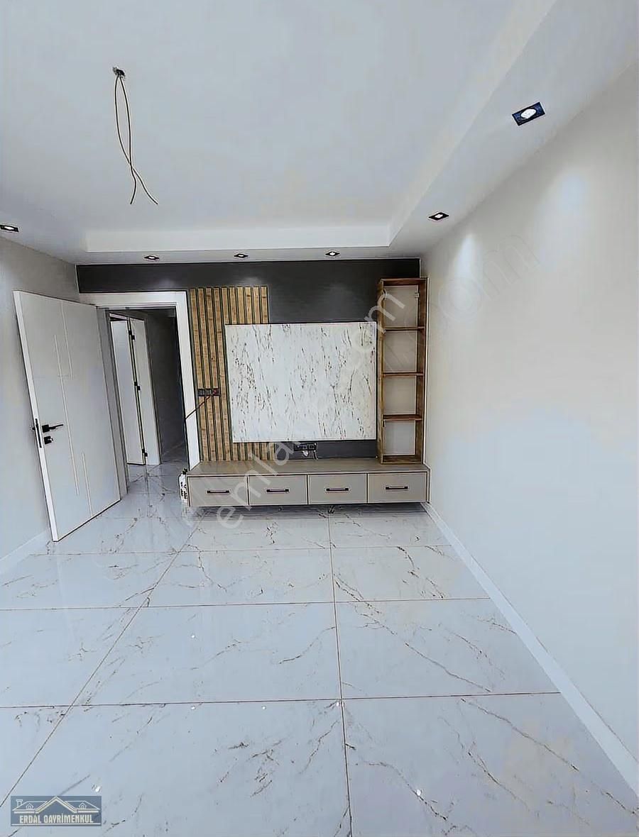 Sırakapılarda İçi Komple Yenilenmiş 3+1 Daire - Görsel 23