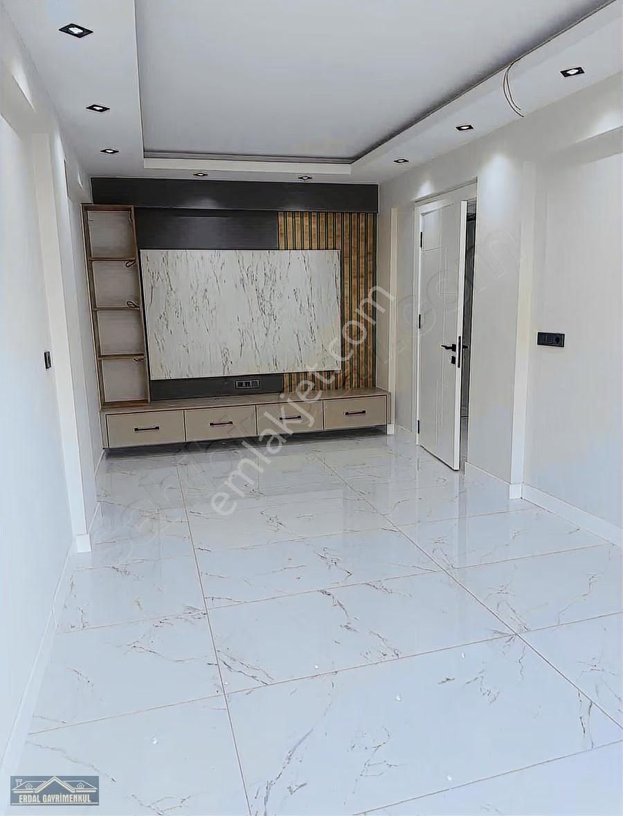 Sırakapılarda İçi Komple Yenilenmiş 3+1 Daire