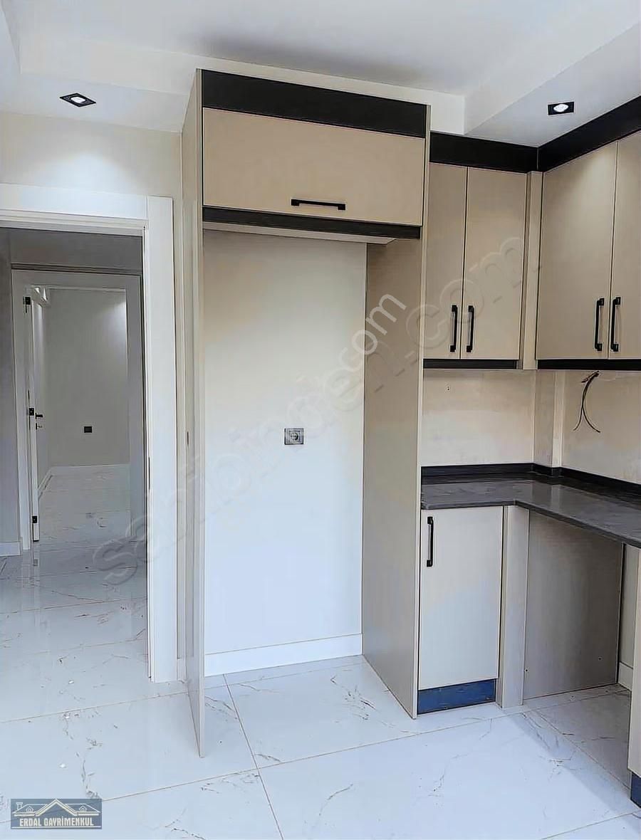 Sırakapılarda İçi Komple Yenilenmiş 3+1 Daire - Görsel 30