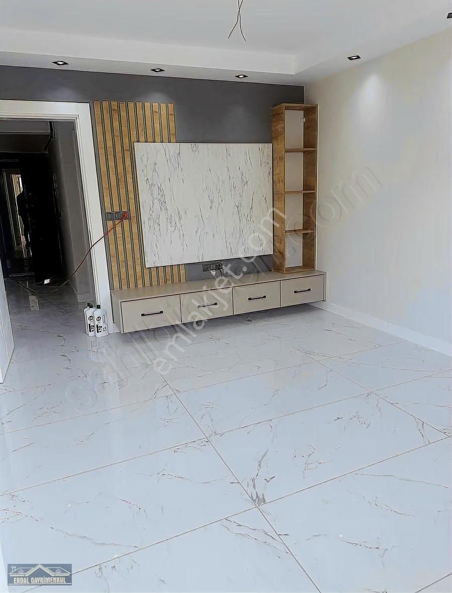 Sırakapılarda İçi Komple Yenilenmiş 3+1 Daire - Görsel 21