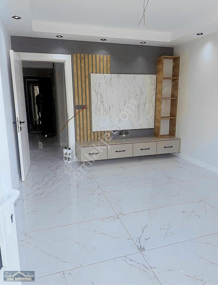 Sırakapılarda İçi Komple Yenilenmiş 3+1 Daire - Görsel 12