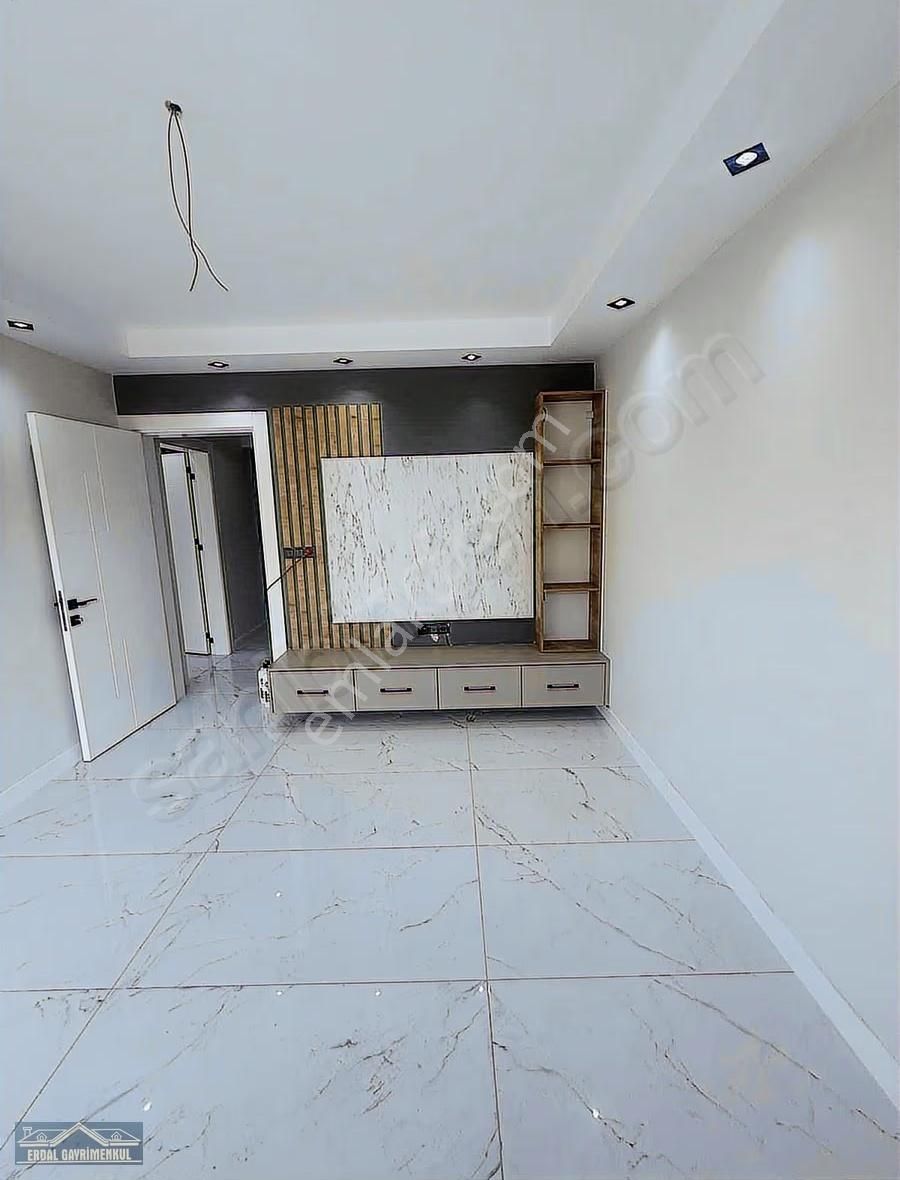 Sırakapılarda İçi Komple Yenilenmiş 3+1 Daire - Görsel 6