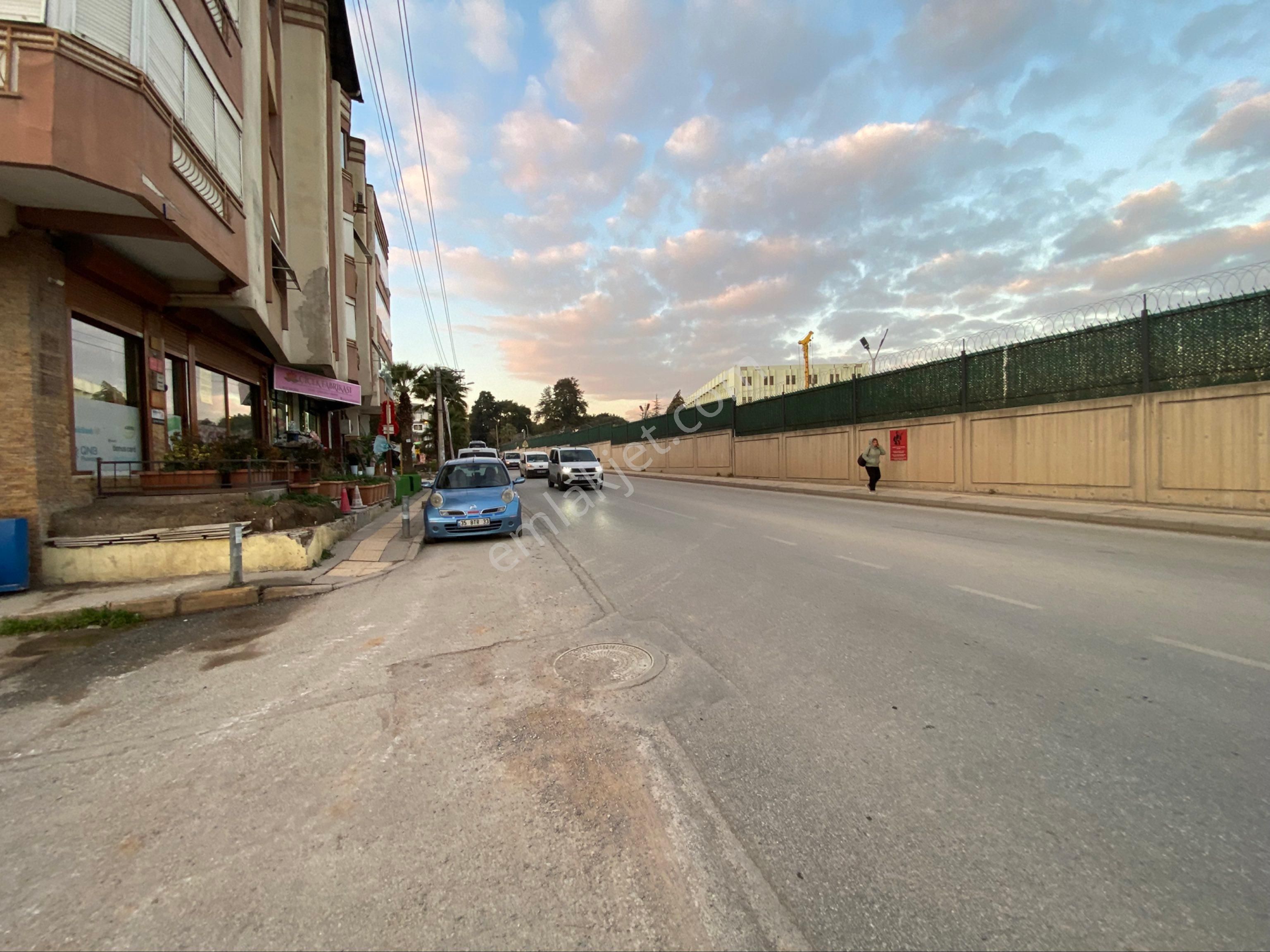 Buca İnkılap Mah Şehrin Kalbinde Satılık 2+1 Geniş Ferah Daire - Görsel 4