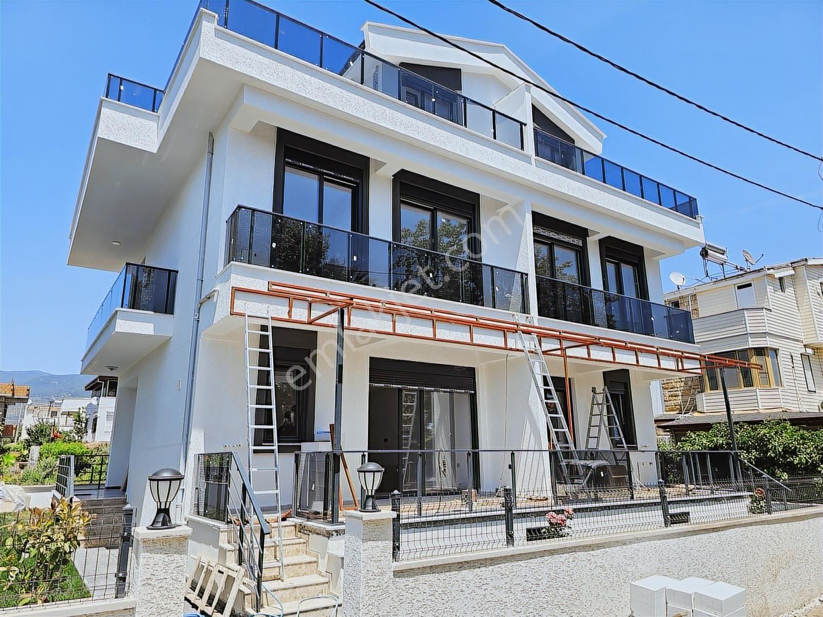 Eu Gayrimenkulden Denize 2 Nci Parsel Sıfır 3+1 Villa