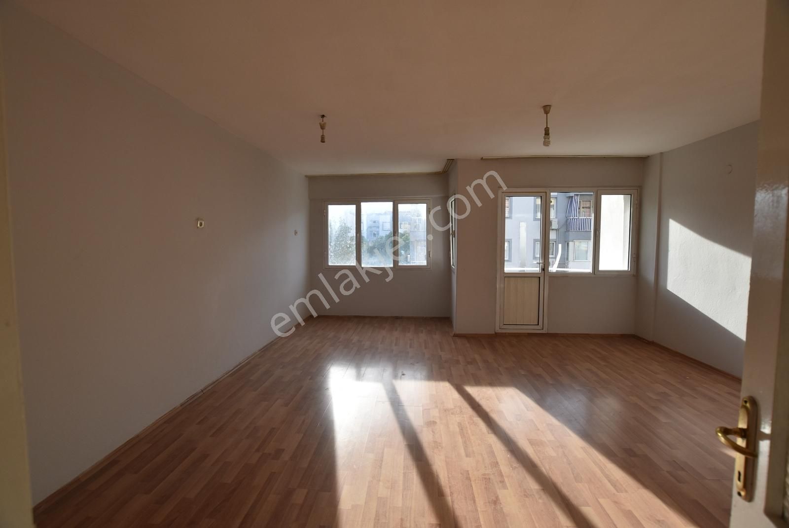 Emin'den 3+1 Ara Kat Otoparklı Çift Cephe