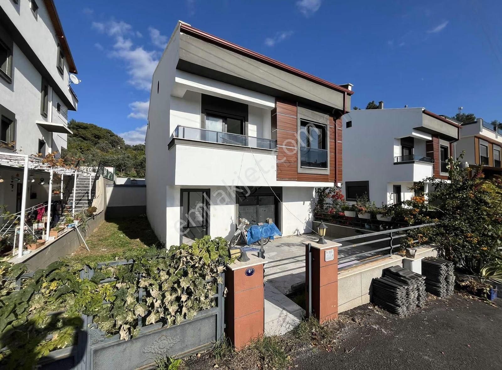 Özderede Sıfır 4+1 Daha Uygunu Yok Acil Satılık (teklife Açık)