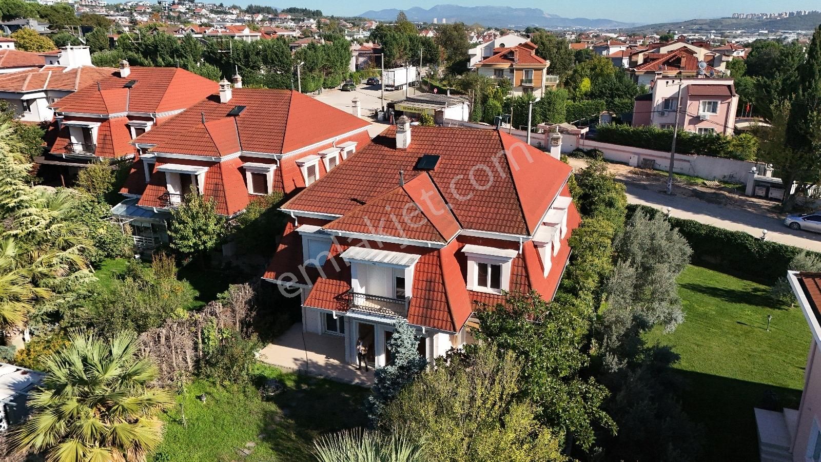 Nilüfer Köyde Değerli Konumda Satılık Villa (arsa 1087m²)
