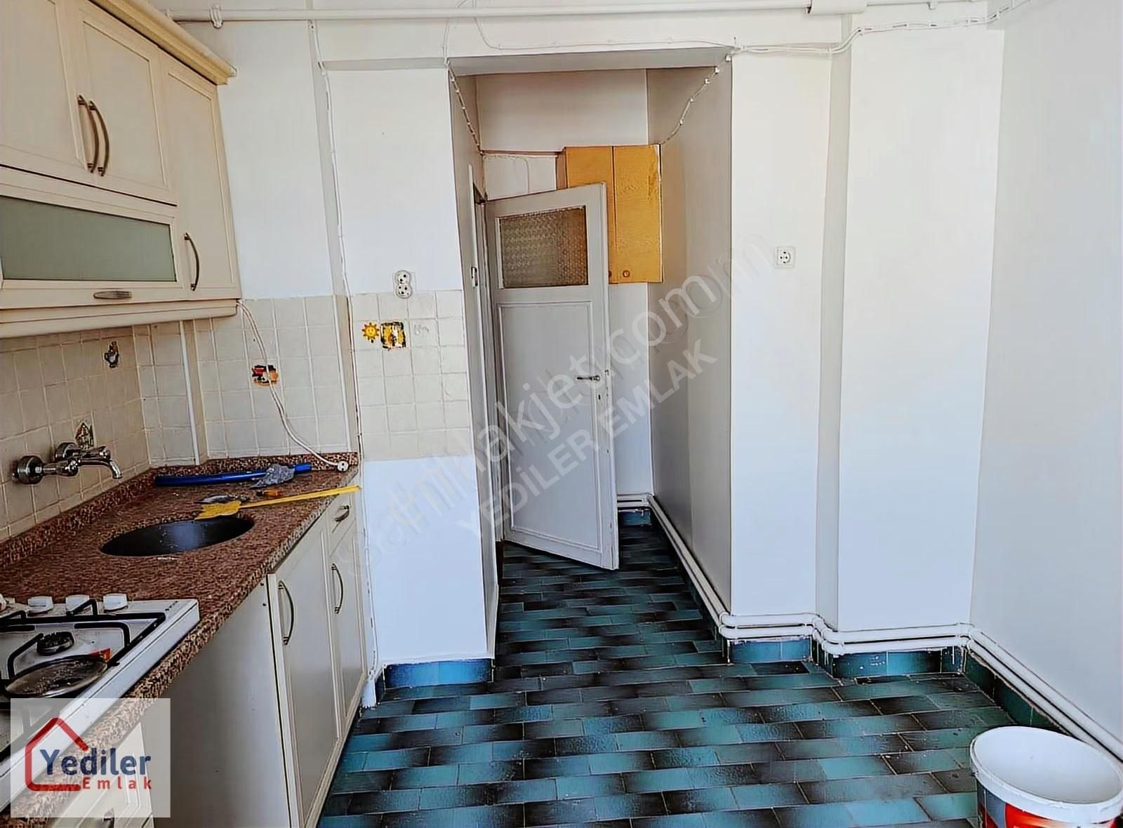 Arifiye'de Balkonlu Manzaralı 3+1 - Görsel 4