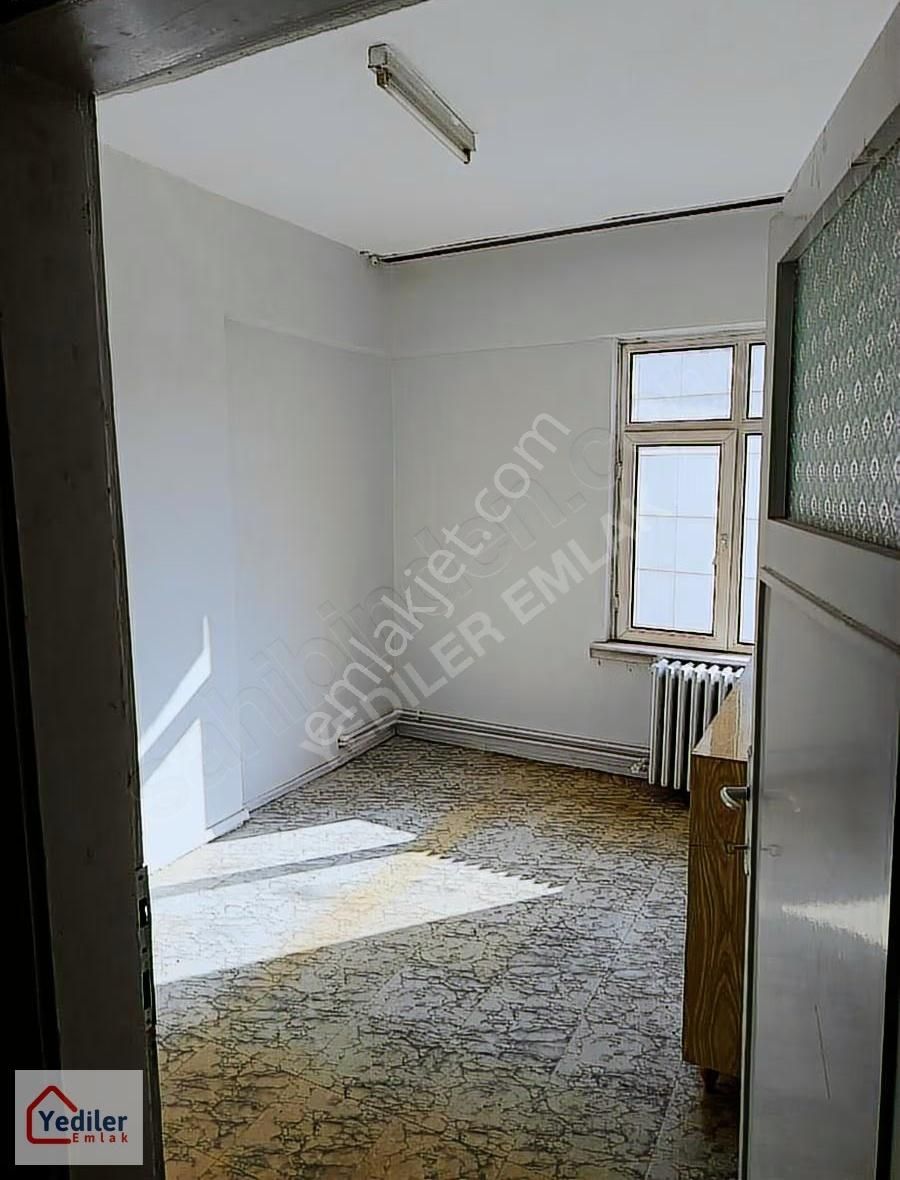 Arifiye'de Balkonlu Manzaralı 3+1 - Görsel 18