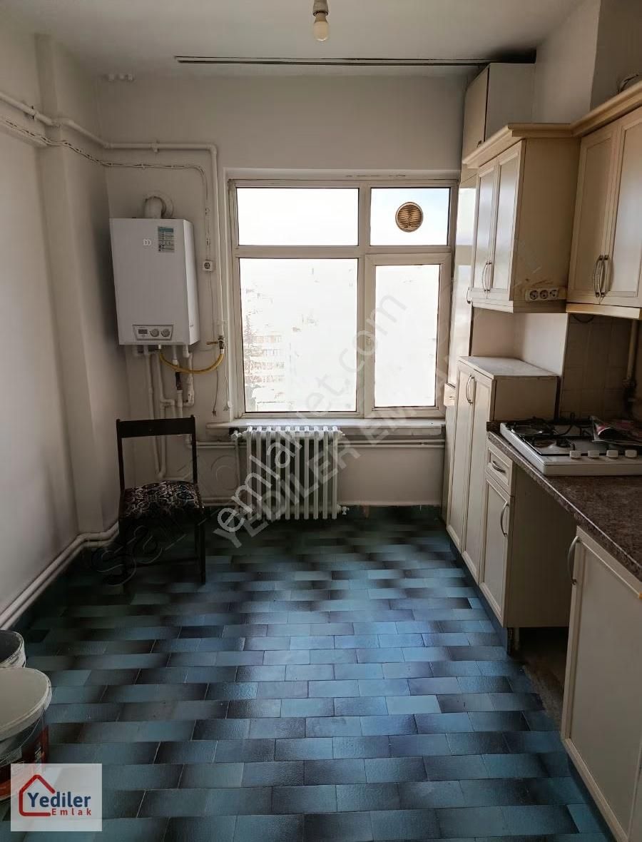 Arifiye'de Balkonlu Manzaralı 3+1 - Görsel 23