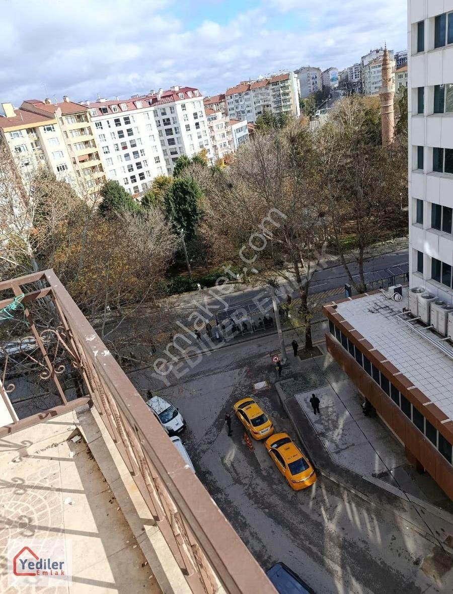 Arifiye'de Balkonlu Manzaralı 3+1 - Görsel 11