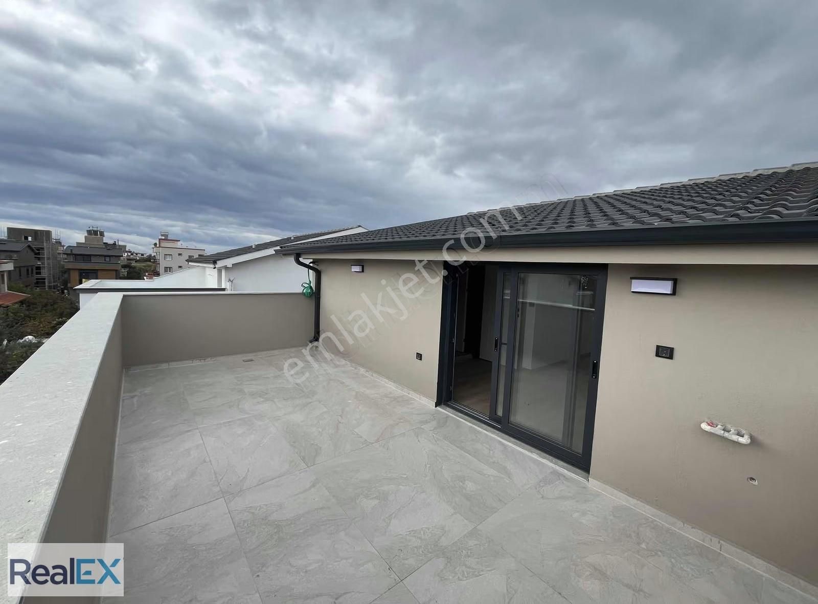 Denize 400 M Uzaklıkta Ultra Lüx Geniş Bahçeli Villa(realex) - Görsel 19