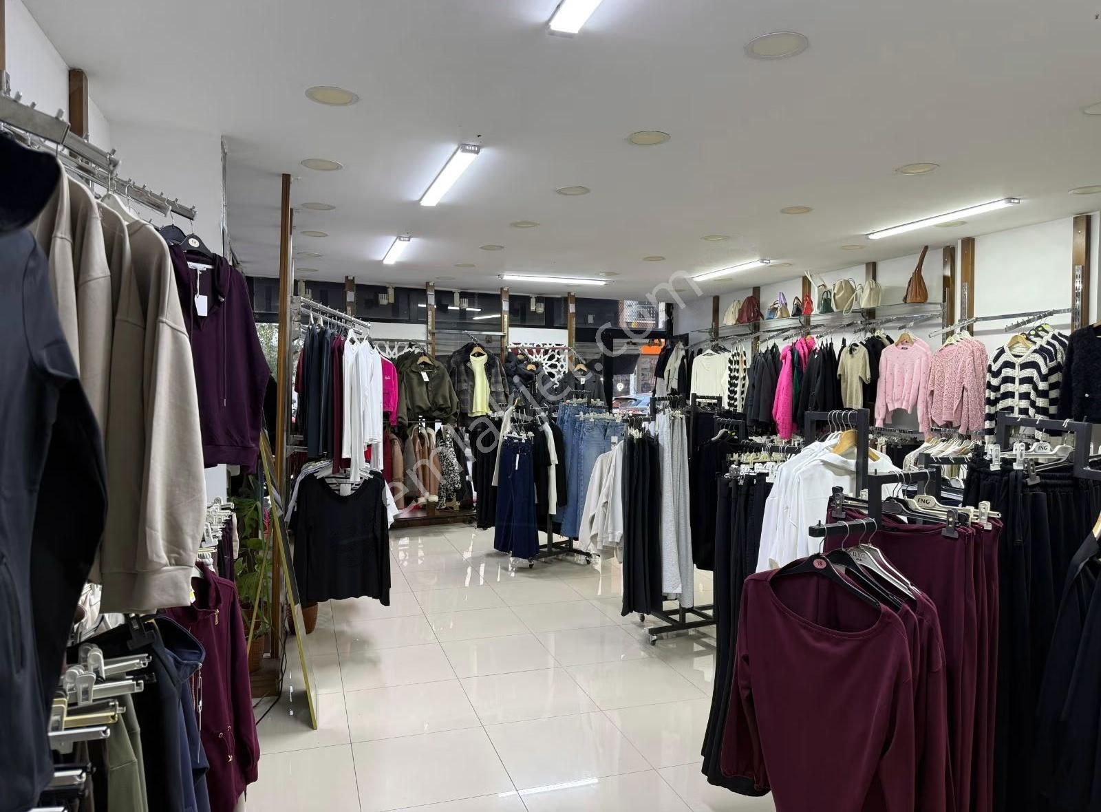 Duru Emlaktan Devren Kadın Giyim Mağazası - Görsel 9