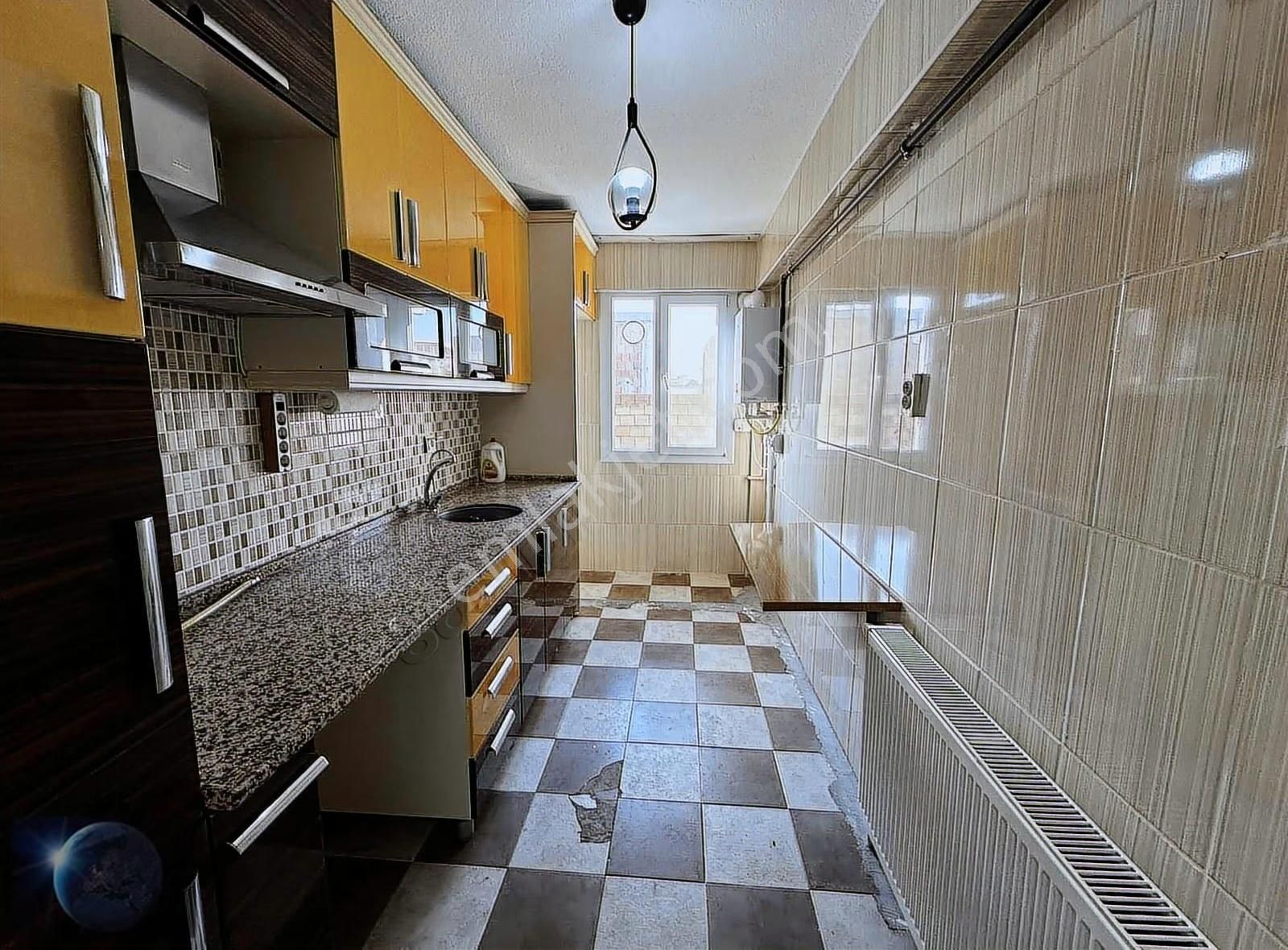 Buca Yeşilbağlar'da Ana Cadde Üstü Hesaplı Daire - Görsel 11