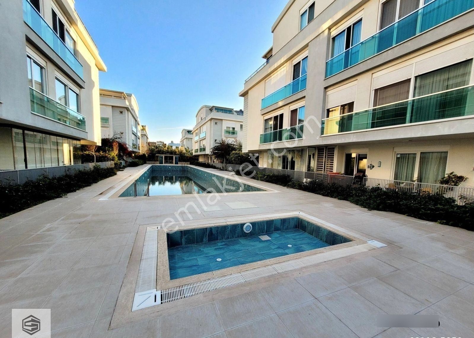 Altınova'da Zeydan İnşaat Mahalle Evlerinde 4+1 Dublex