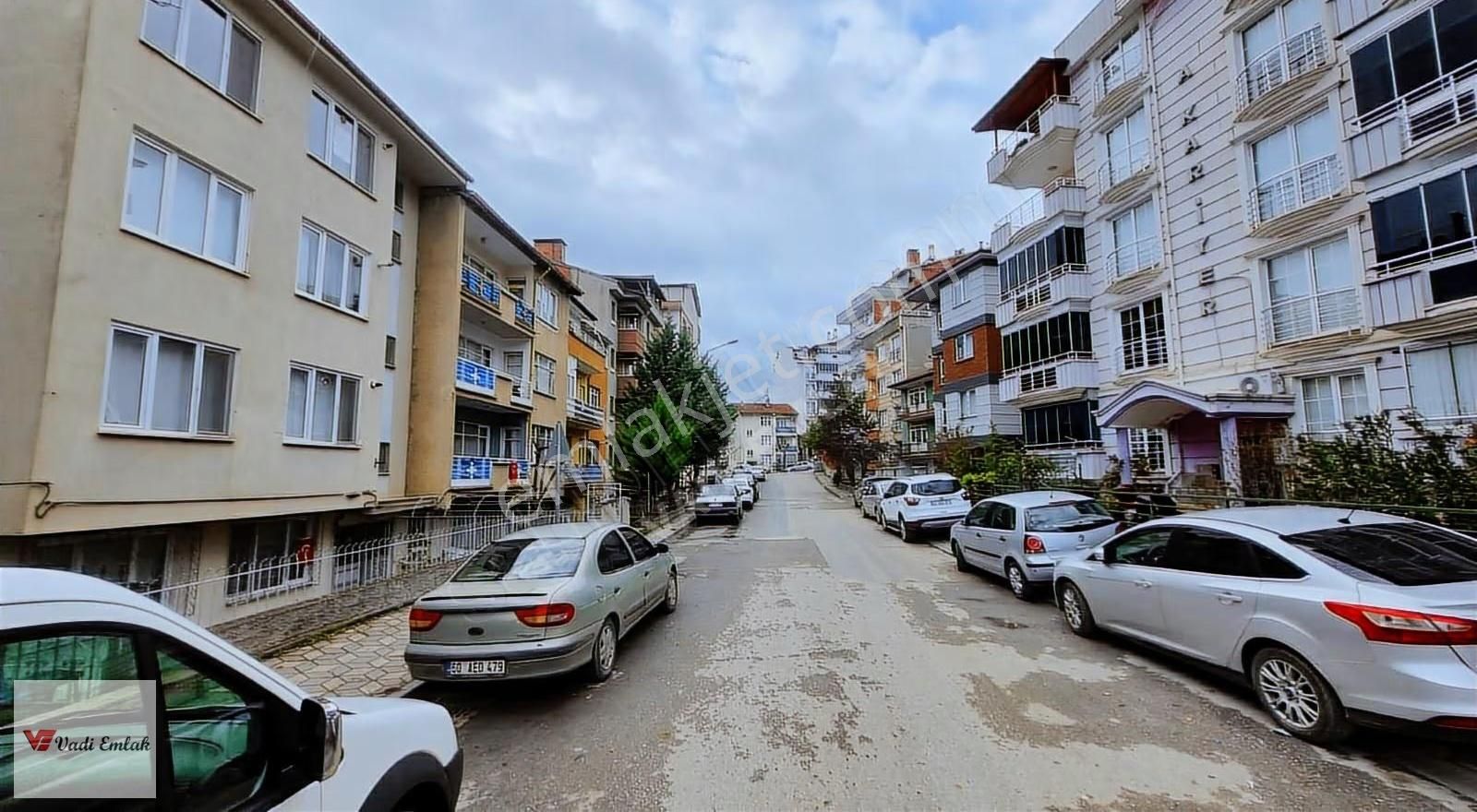 Vadi Emlak'tan Esentepe Mah. Oturmalı Mutfak 2+1 Satılık Daire