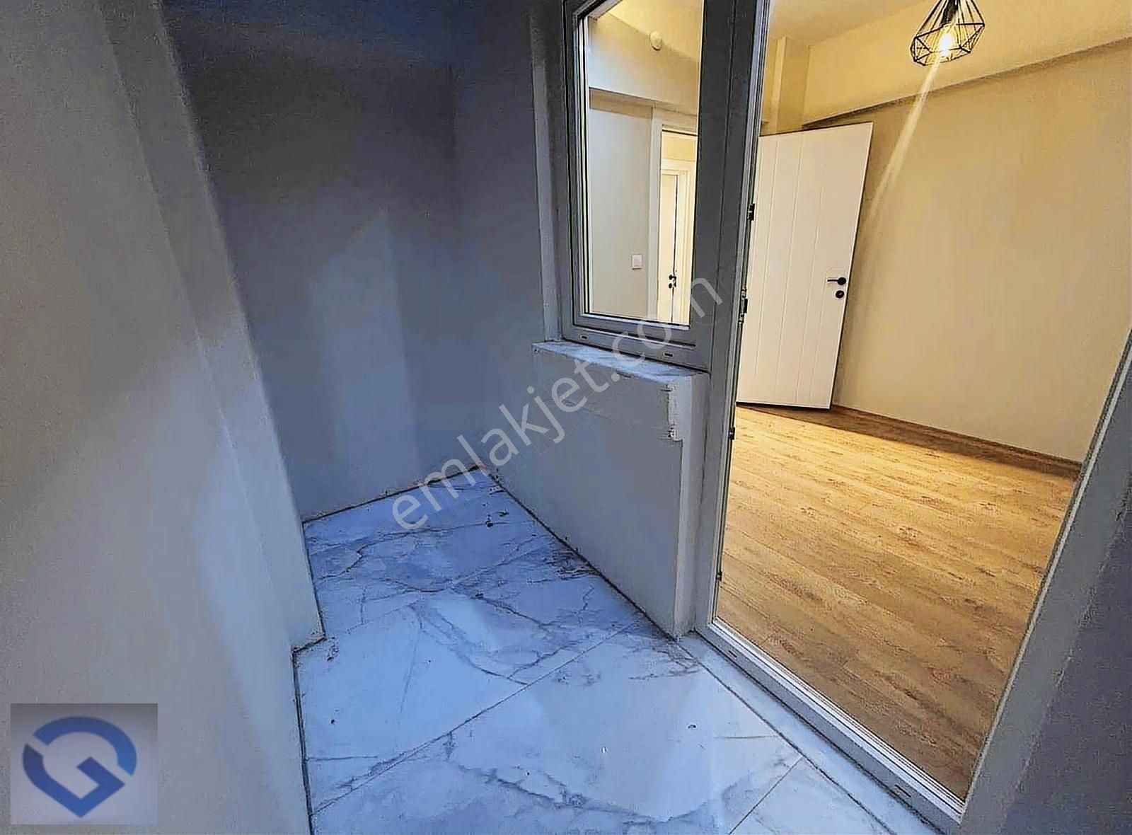 Güvenci'den Bostanlı'da 3+1,müstakil Bahçeli,komple Yenilenmiş - Görsel 6