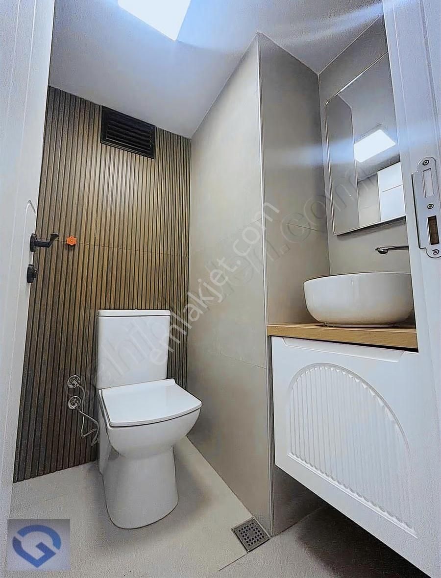 Güvenci'den Bostanlı'da 3+1,müstakil Bahçeli,komple Yenilenmiş - Görsel 22