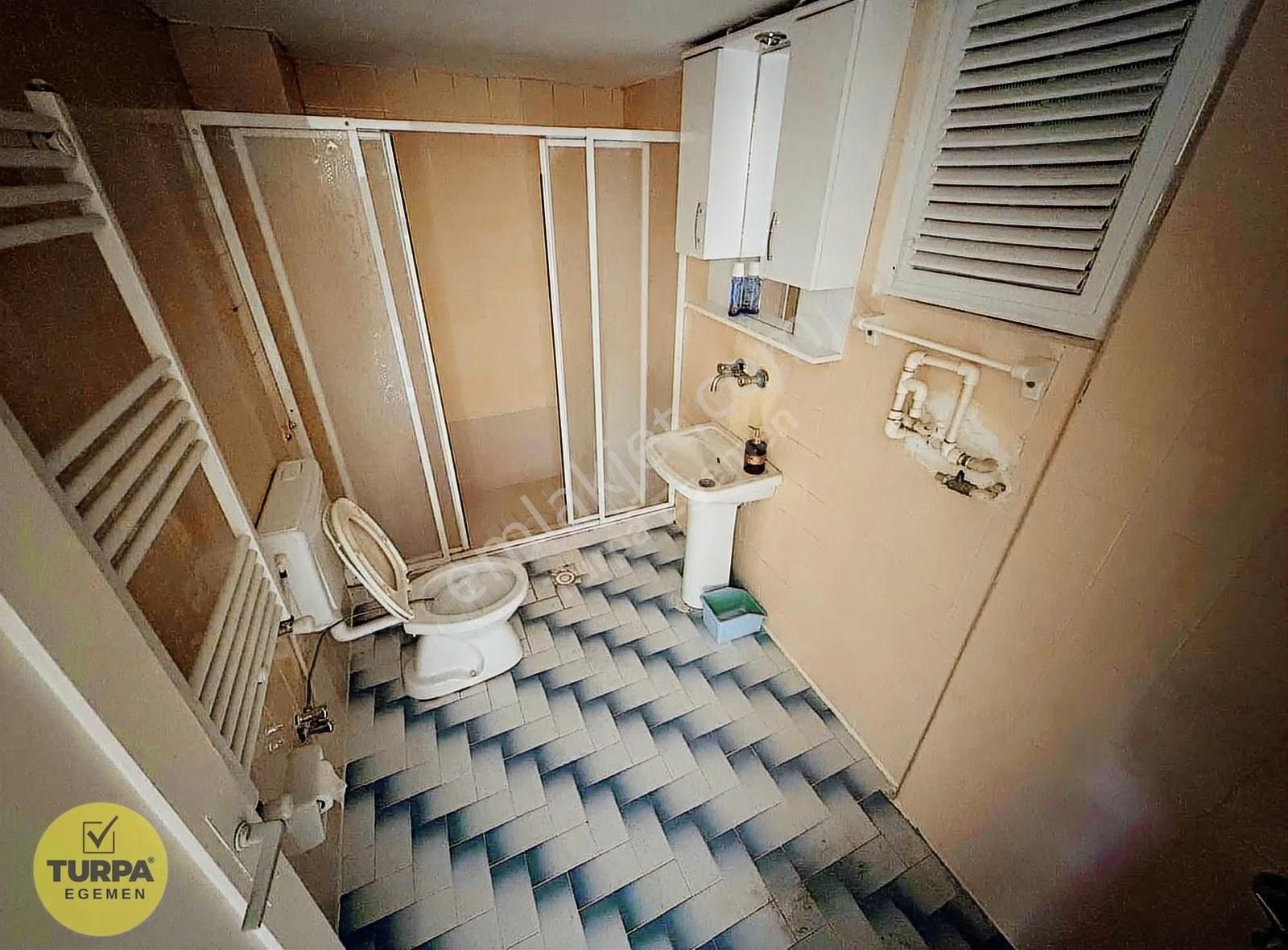 Bornova Gediz Caddesi Asansörlü Doğalgazlı 3+1 Daire - Görsel 2