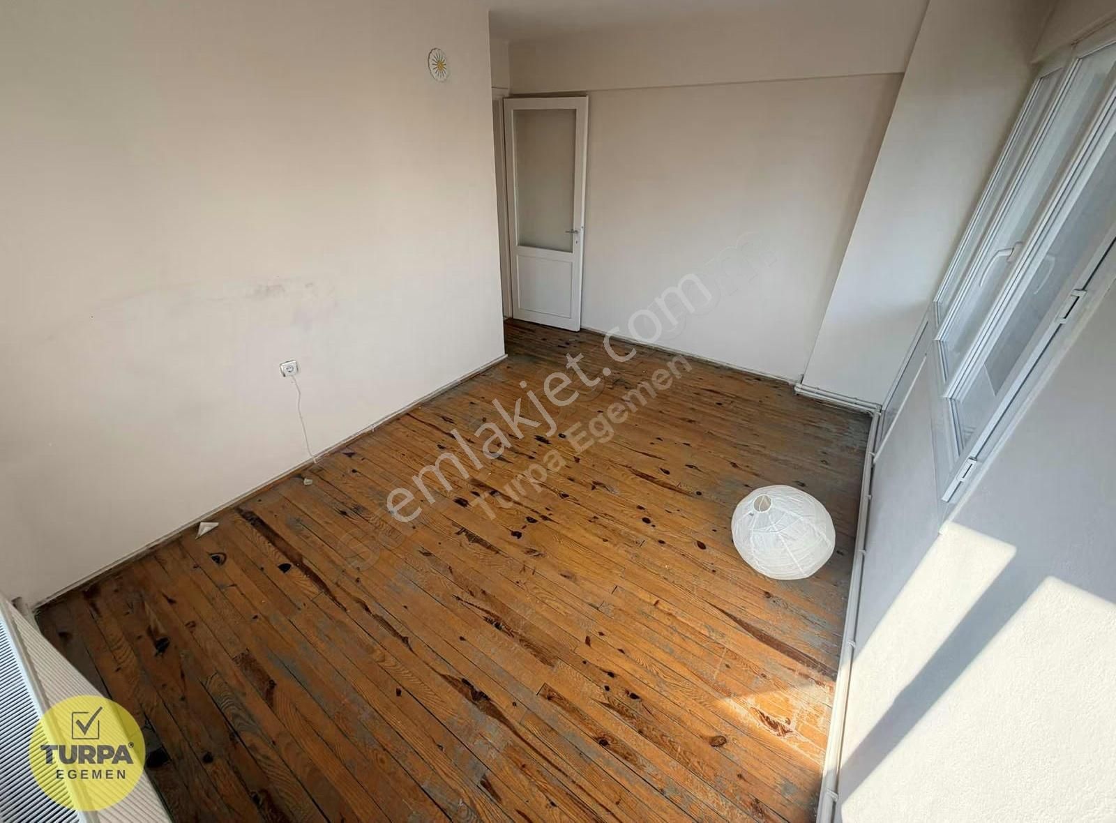 Bornova Gediz Caddesi Asansörlü Doğalgazlı 3+1 Daire - Görsel 12
