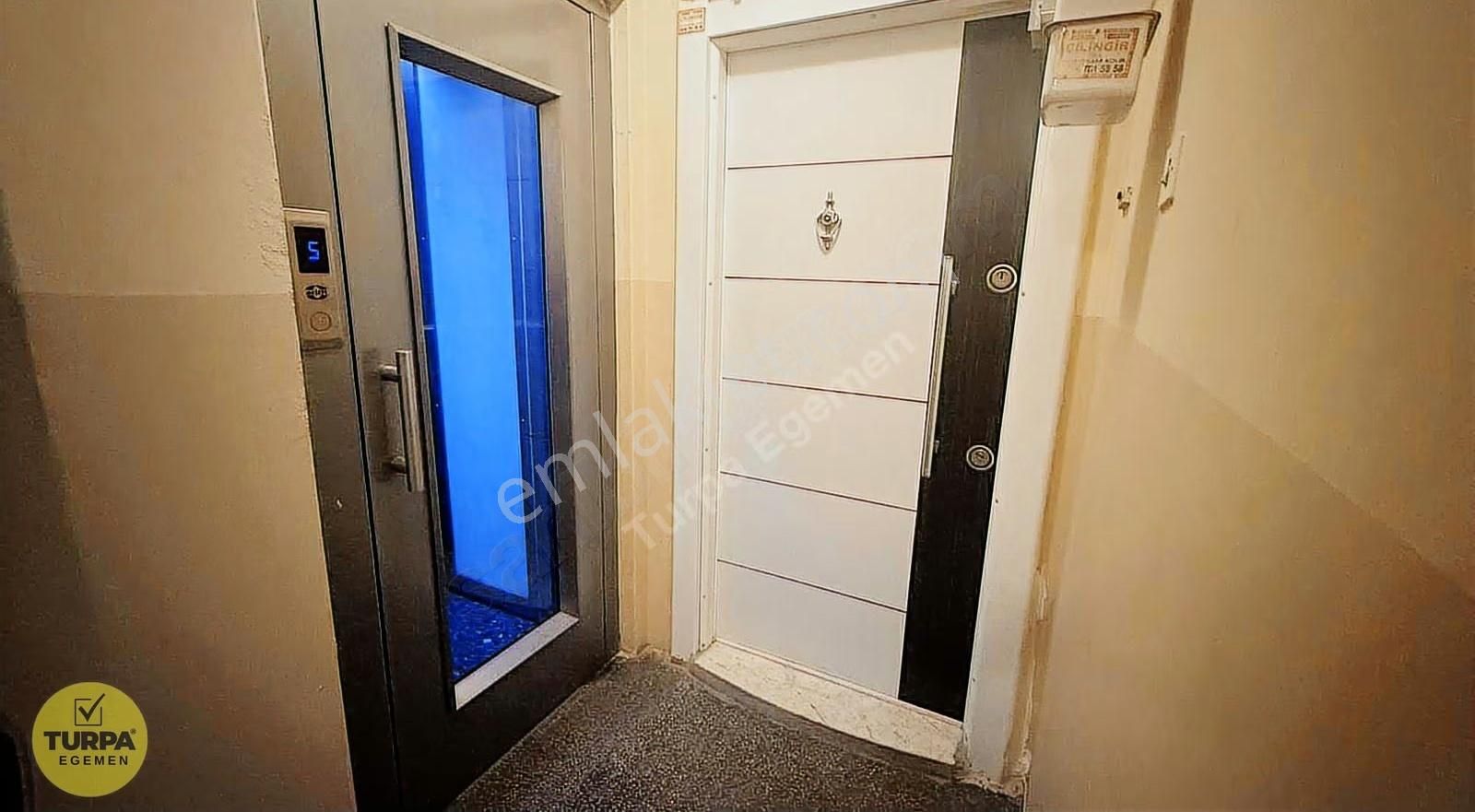 Karşıyaka Yalı Caddesinde Asansörlü Doğalgazlı 2+1 Daire - Görsel 12