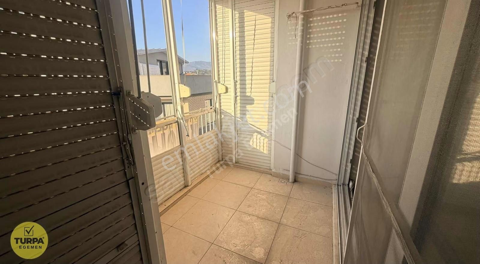 Karşıyaka Yalı Caddesinde Asansörlü Doğalgazlı 2+1 Daire - Görsel 3