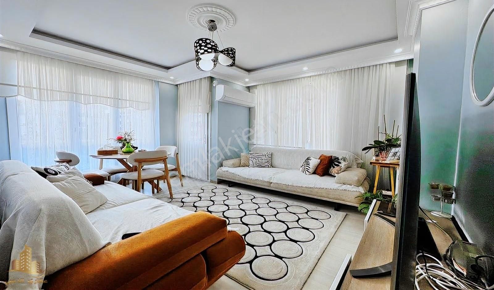 Bahçeşehire Komşu Lokasyonda Lüks Tasarımlı 2+1 Satılık Daire