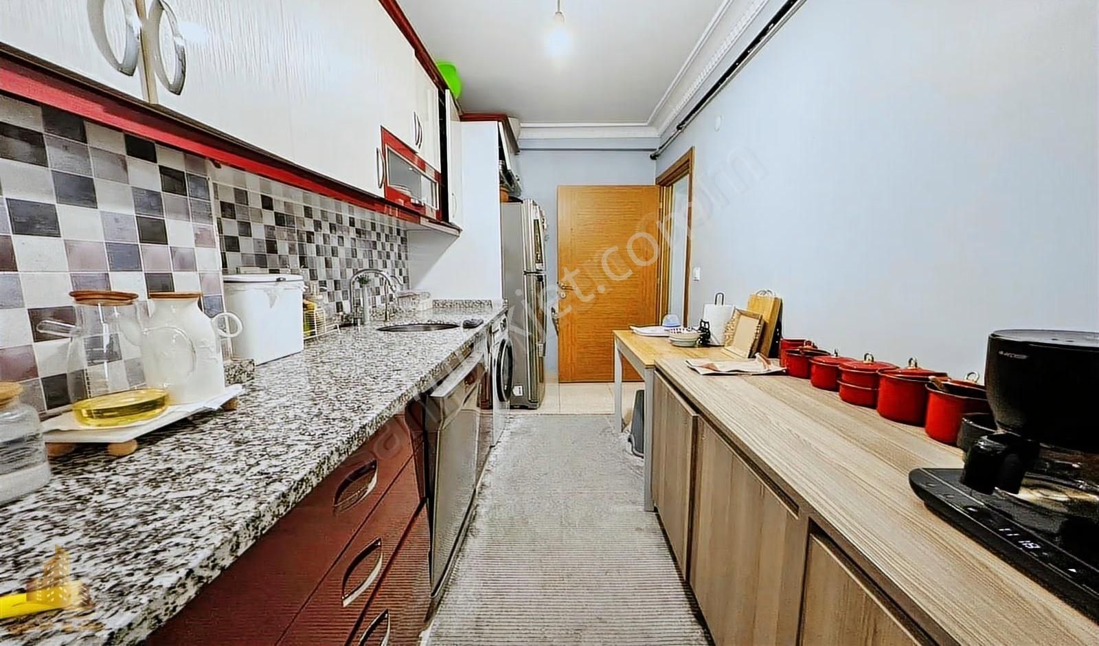 Bahçeşehire Komşu Lokasyonda Lüks Tasarımlı 2+1 Satılık Daire - Görsel 10