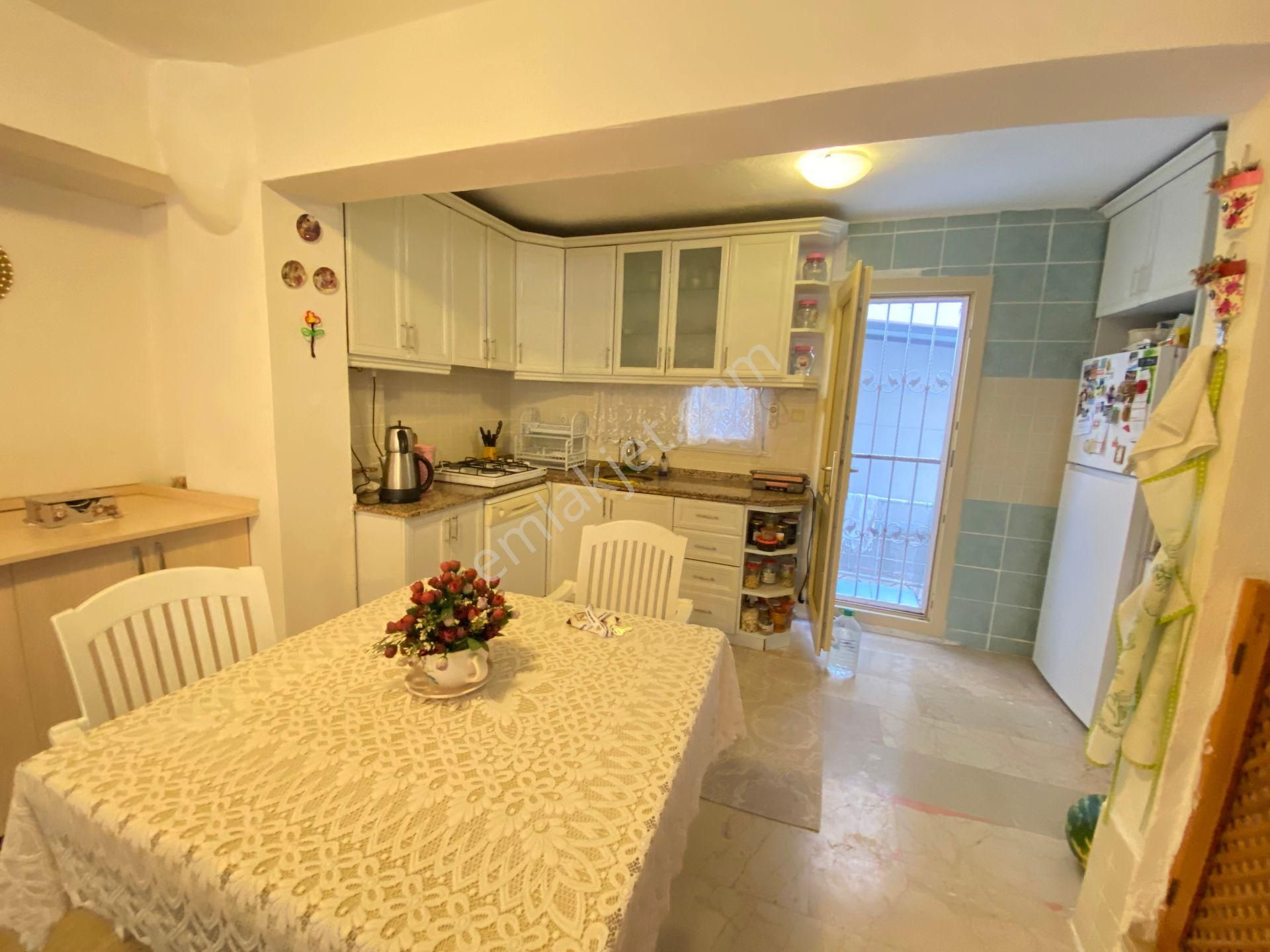 Seferihisar Doğanbeyde Yıldız Tur Sitesi Demize 50mt Satılık 3+1 Villa - Görsel 8