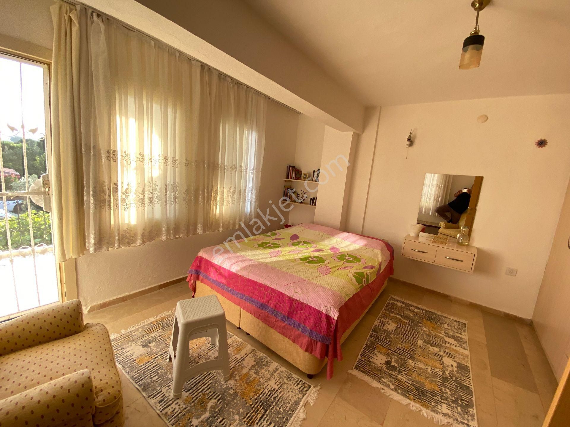 Seferihisar Doğanbeyde Yıldız Tur Sitesi Demize 50mt Satılık 3+1 Villa - Görsel 9