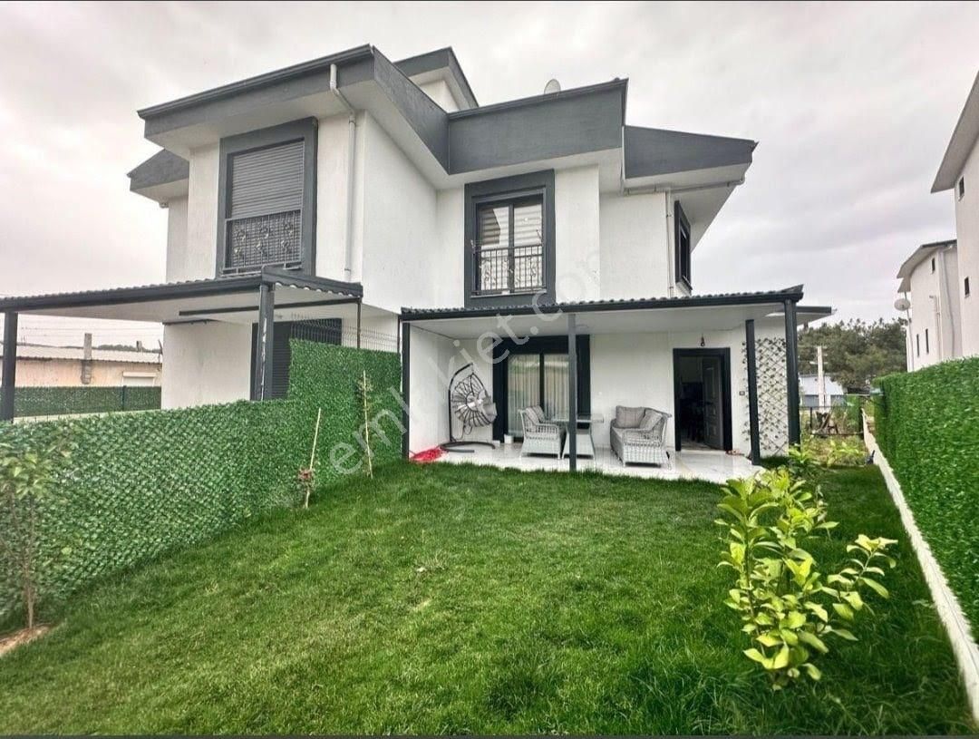 Seferihisar Payamlı'da Geniş Bahçeli Denize Yakın Satılık 2+1 Villa