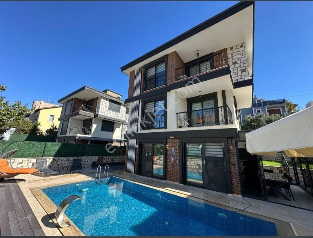 Seferihisar Akarcade Geniş Bahçeli Mustakil Havuzlu Lüx Satılık 4+1 Villa - Görsel 8