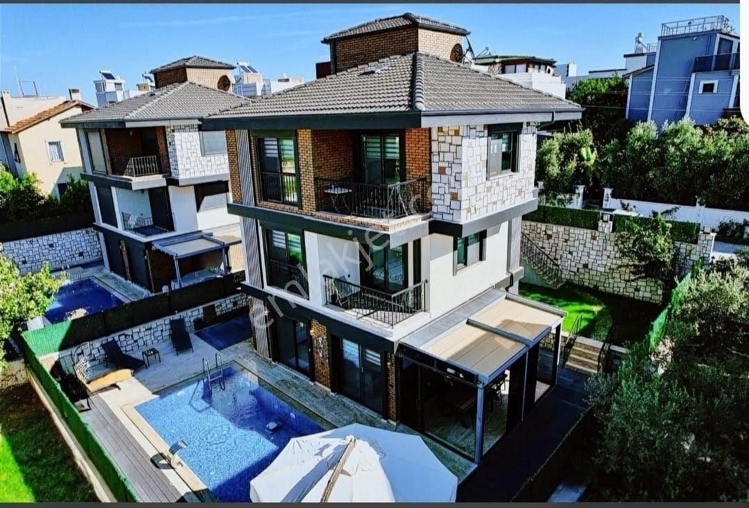 Seferihisar Akarcade Geniş Bahçeli Mustakil Havuzlu Lüx Satılık 4+1 Villa - Görsel 6