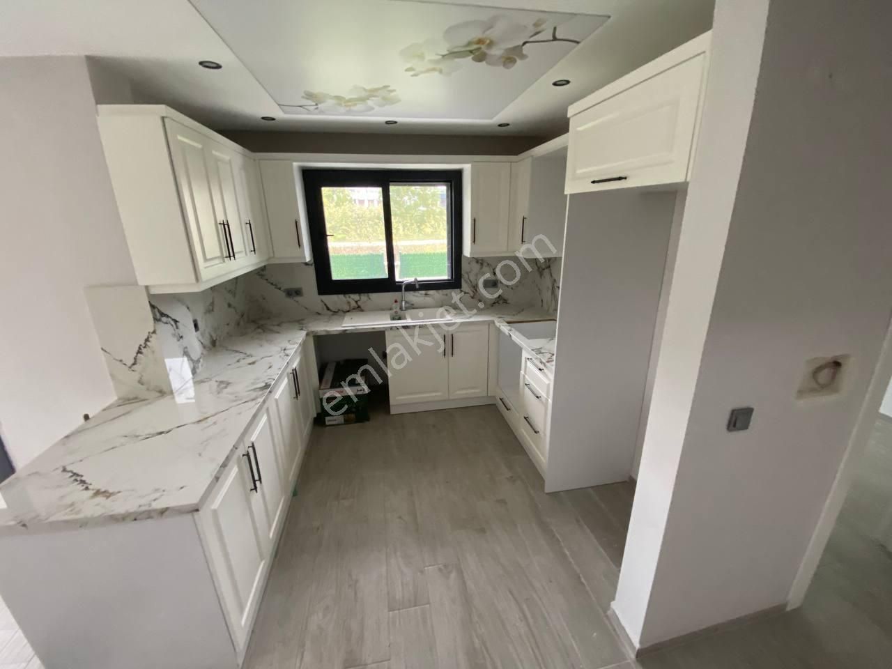 Güzelçamlı'da Özel Havuzlu Geniş Bahçeli Büyük Villa - Görsel 21