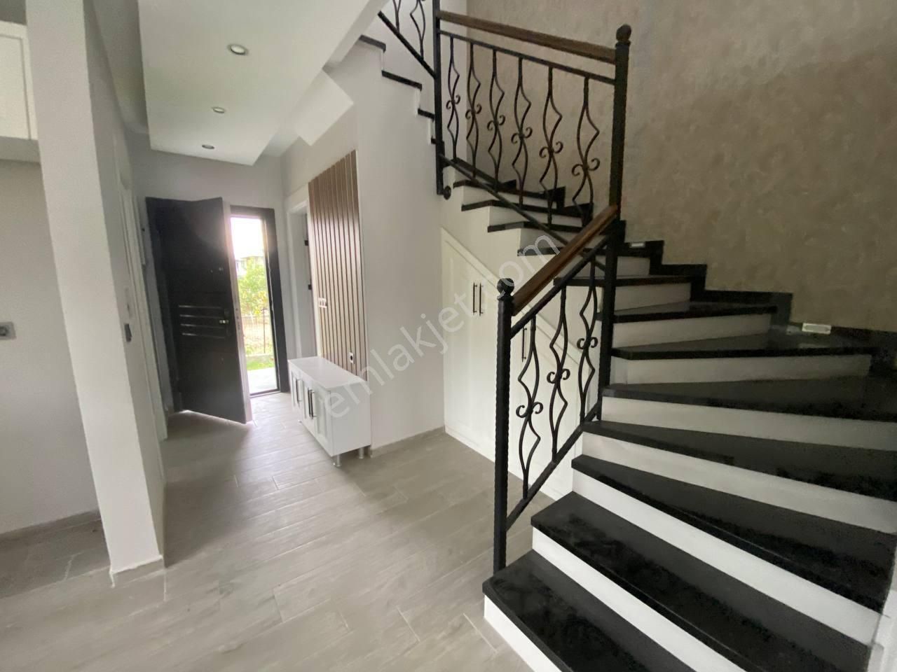 Güzelçamlı'da Özel Havuzlu Geniş Bahçeli Büyük Villa - Görsel 20