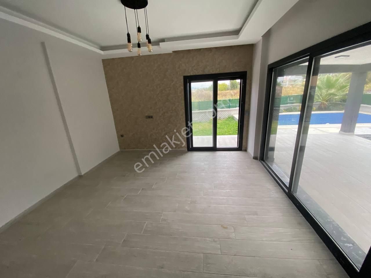 Güzelçamlı'da Özel Havuzlu Geniş Bahçeli Büyük Villa - Görsel 11