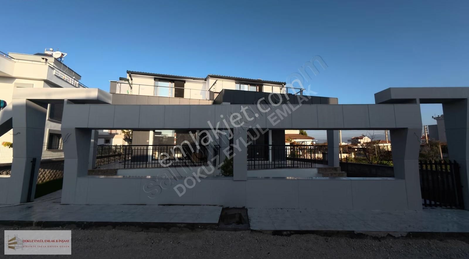 Dikili Cumhuriyet Mah Yatay Mimari Satalık Villa - Görsel 12