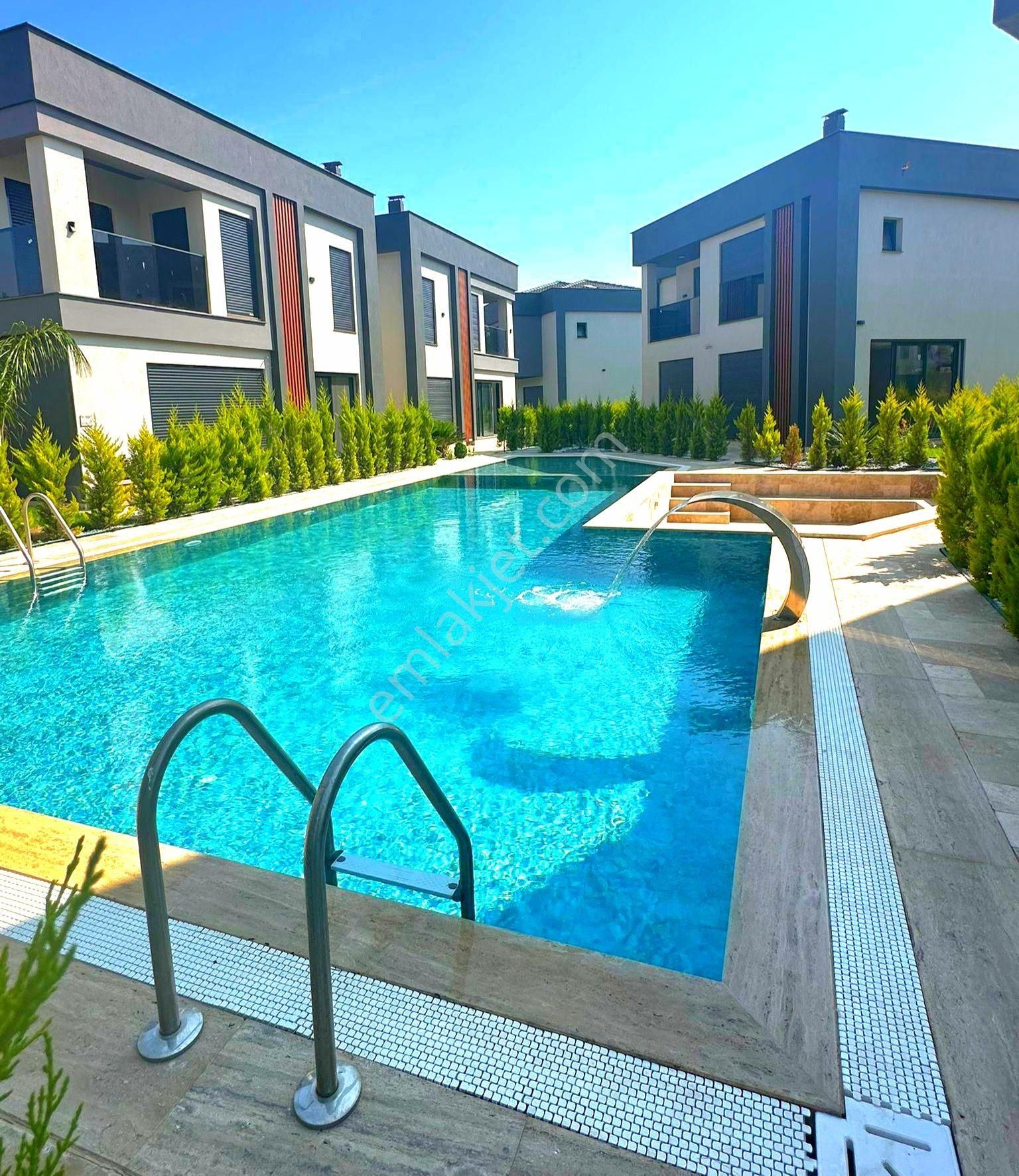 Ata Emlak'tan Plaja Ve Avm'lere Yakın Havuzlu Sitede Sıfır Villa - Görsel 2